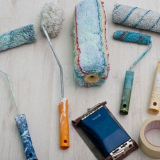 Jaký druh válečků je lepší natřít strop vodou ředitelnými, vodou disperzními barvami